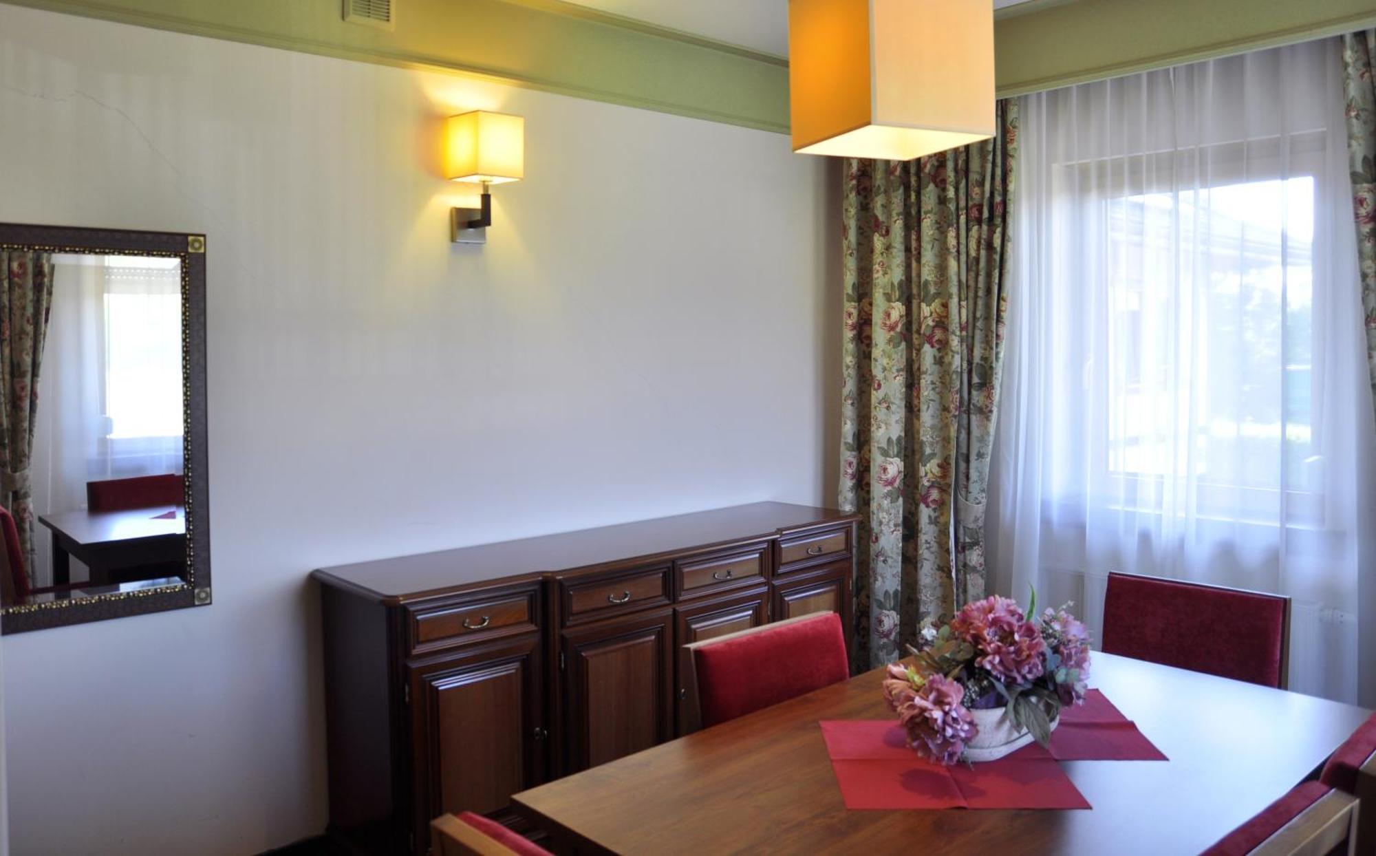 Ahotel Czechowice-Dziedzice Ngoại thất bức ảnh