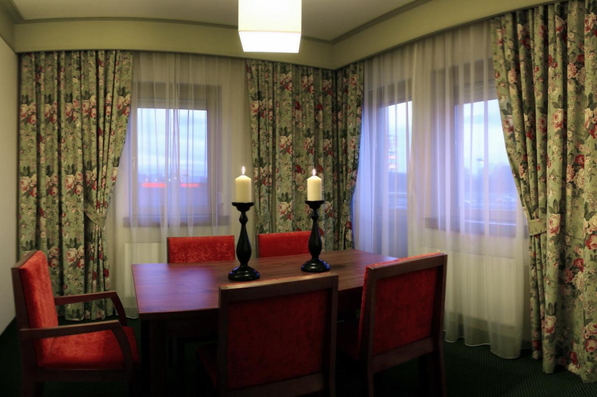 Ahotel Czechowice-Dziedzice Ngoại thất bức ảnh