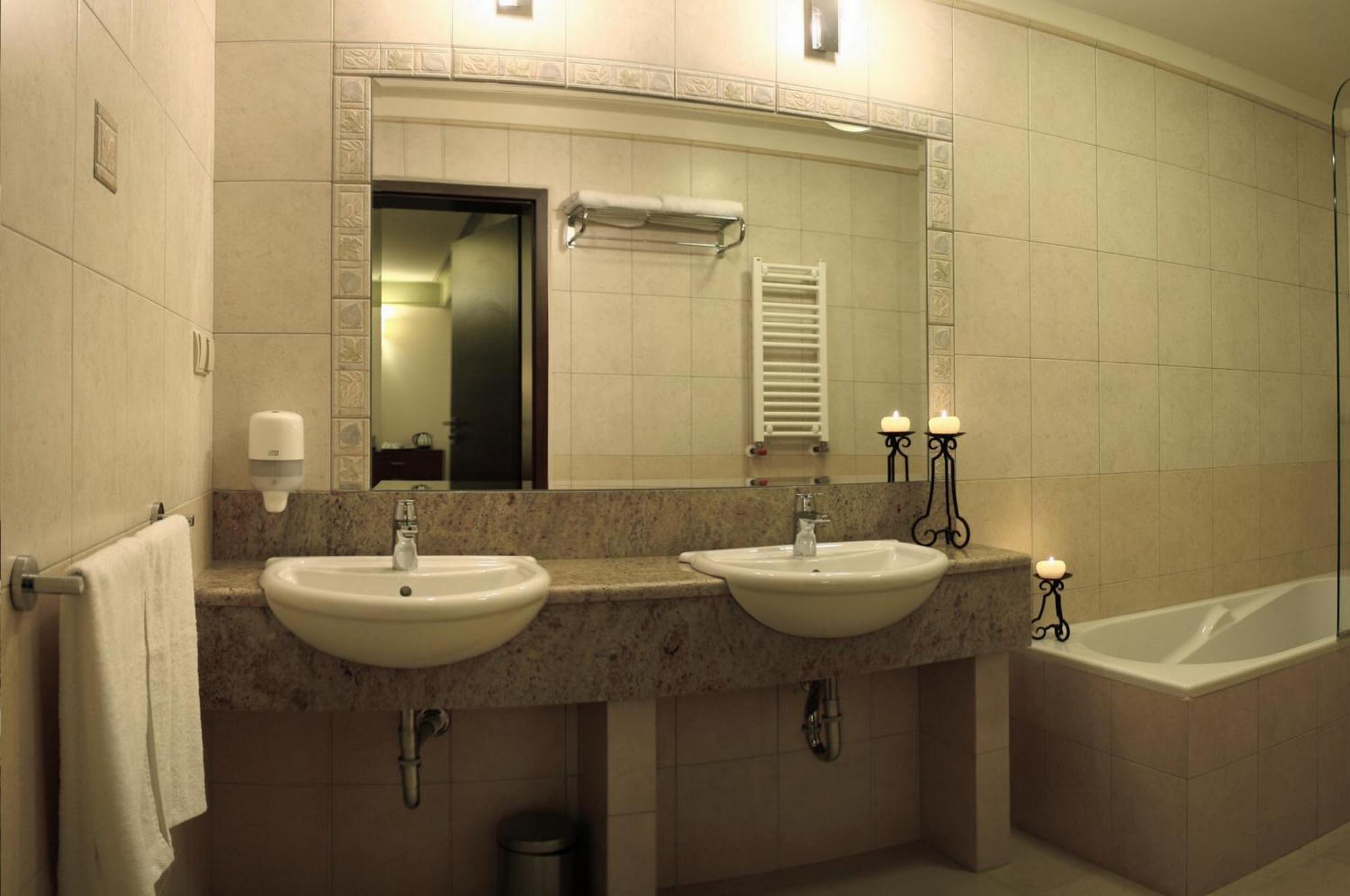 Ahotel Czechowice-Dziedzice Ngoại thất bức ảnh