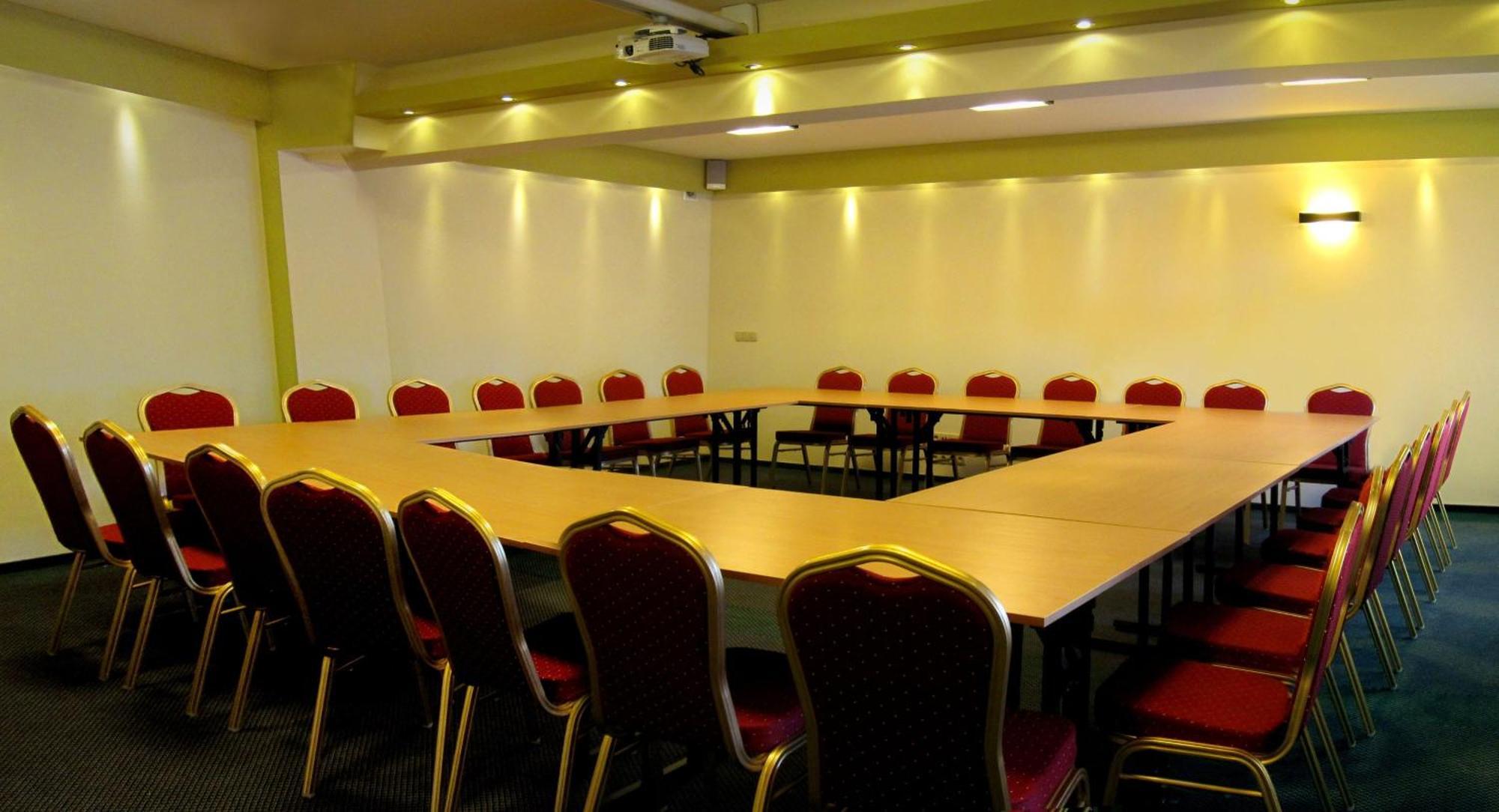 Ahotel Czechowice-Dziedzice Ngoại thất bức ảnh
