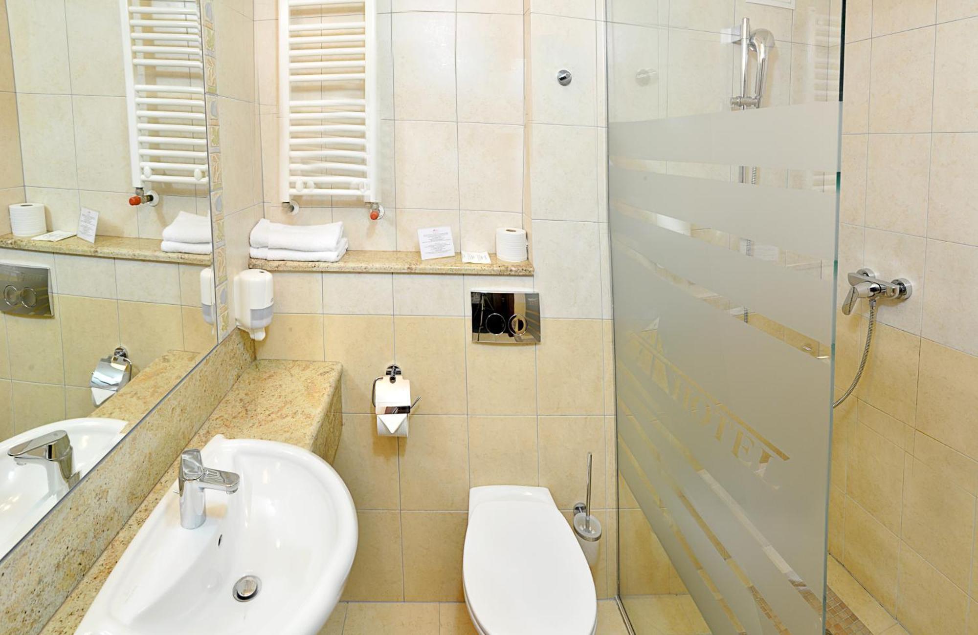 Ahotel Czechowice-Dziedzice Phòng bức ảnh