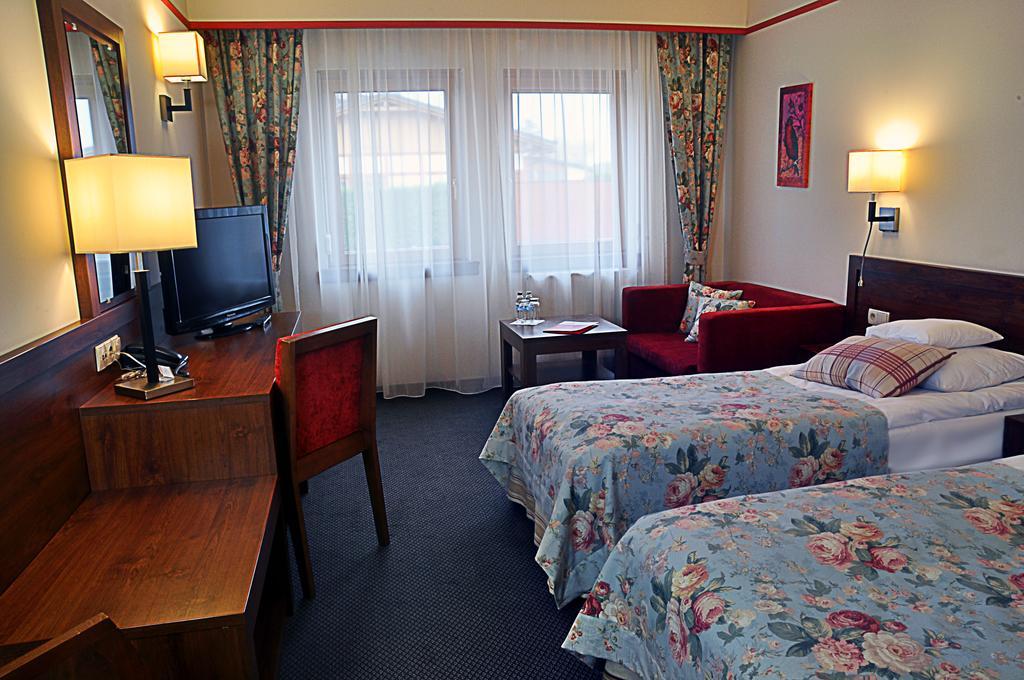 Ahotel Czechowice-Dziedzice Phòng bức ảnh