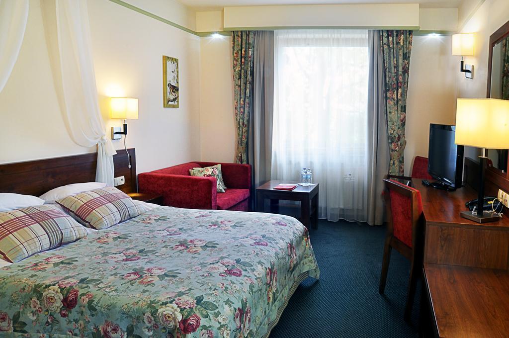 Ahotel Czechowice-Dziedzice Phòng bức ảnh