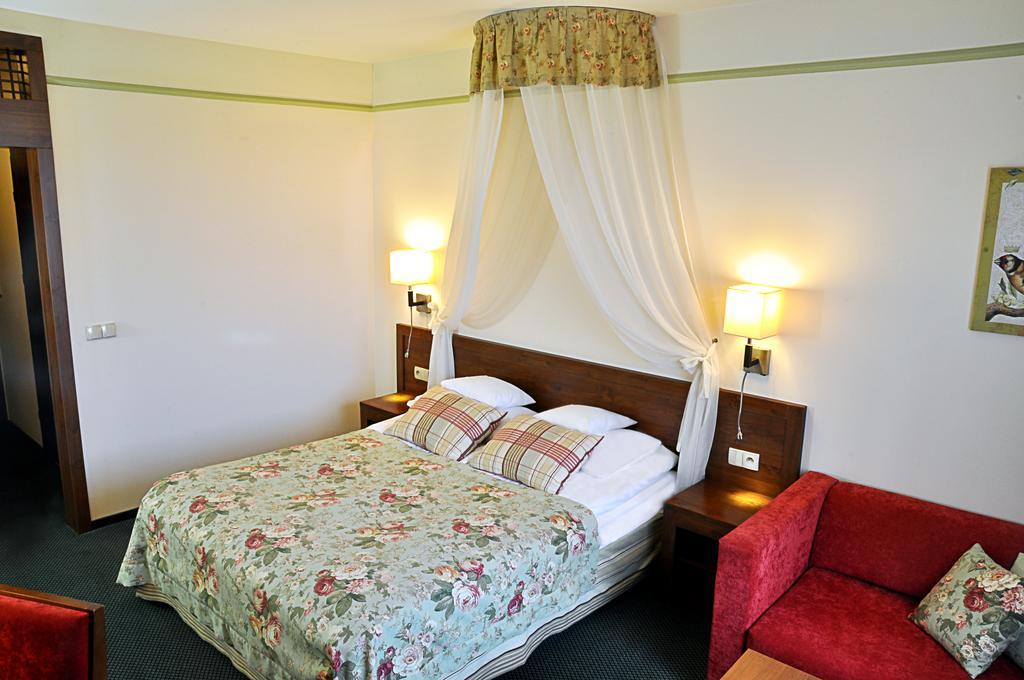 Ahotel Czechowice-Dziedzice Phòng bức ảnh