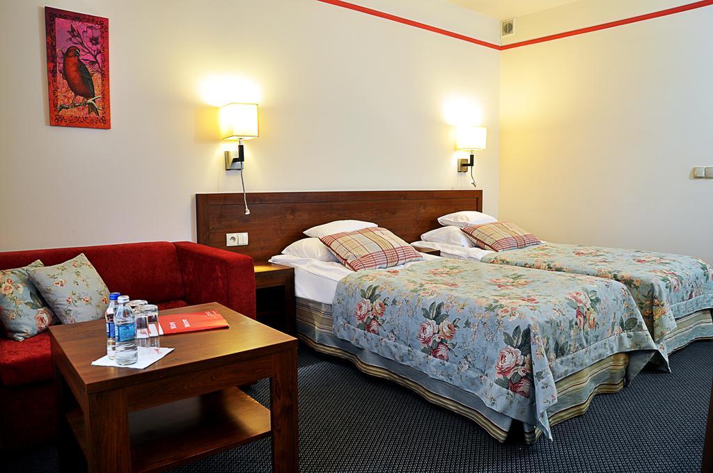 Ahotel Czechowice-Dziedzice Phòng bức ảnh
